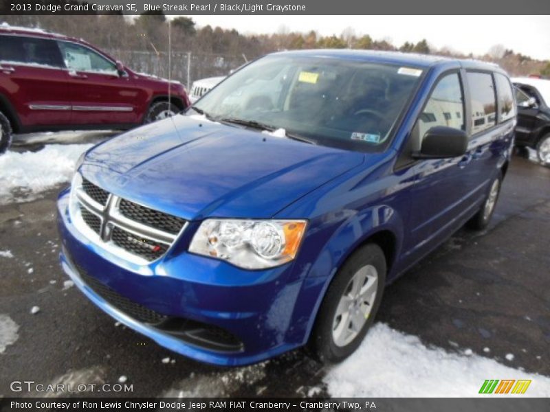 Blue Streak Pearl / Black/Light Graystone 2013 Dodge Grand Caravan SE