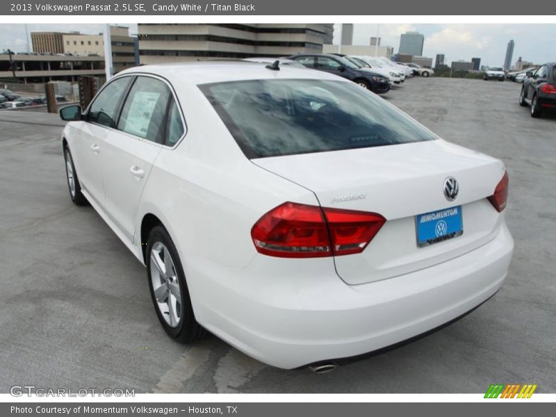 Candy White / Titan Black 2013 Volkswagen Passat 2.5L SE