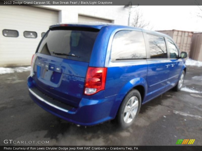 Blue Streak Pearl / Black/Light Graystone 2013 Dodge Grand Caravan SE
