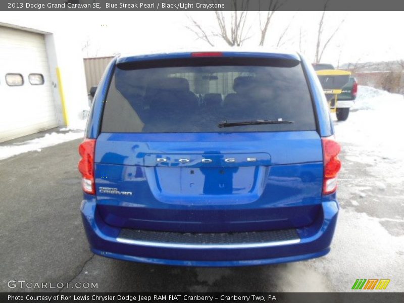Blue Streak Pearl / Black/Light Graystone 2013 Dodge Grand Caravan SE