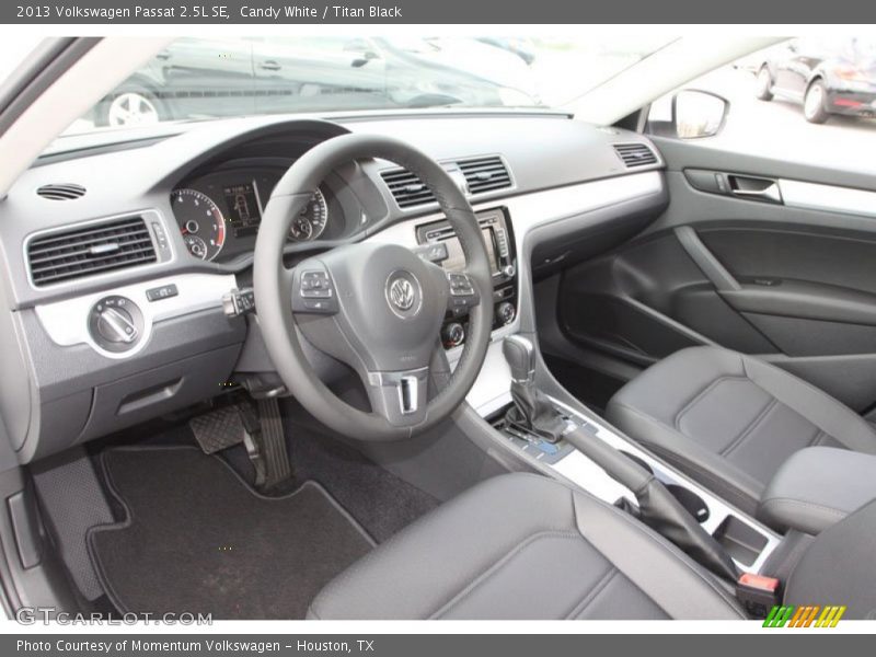 Candy White / Titan Black 2013 Volkswagen Passat 2.5L SE