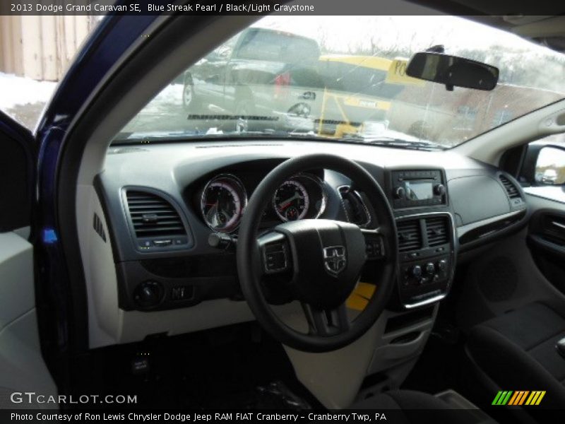 Blue Streak Pearl / Black/Light Graystone 2013 Dodge Grand Caravan SE