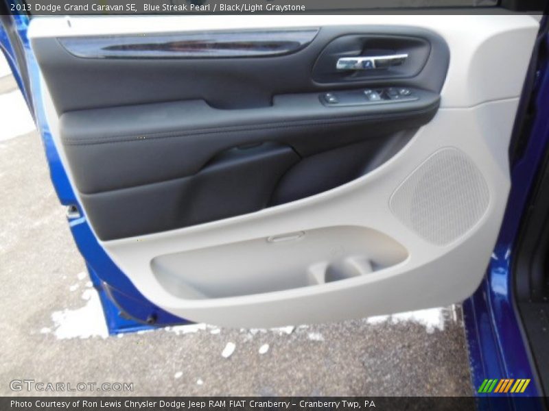 Blue Streak Pearl / Black/Light Graystone 2013 Dodge Grand Caravan SE