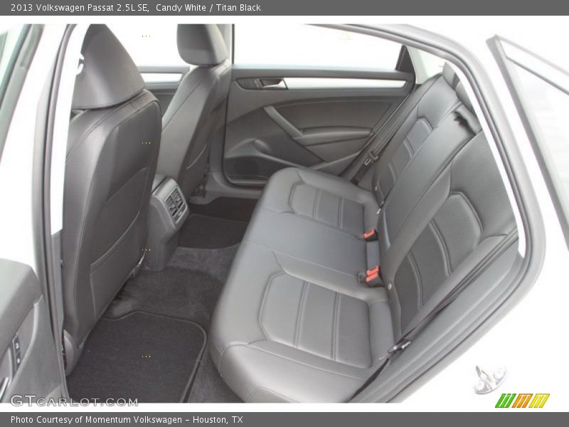 Candy White / Titan Black 2013 Volkswagen Passat 2.5L SE
