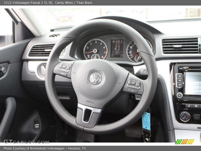 Candy White / Titan Black 2013 Volkswagen Passat 2.5L SE