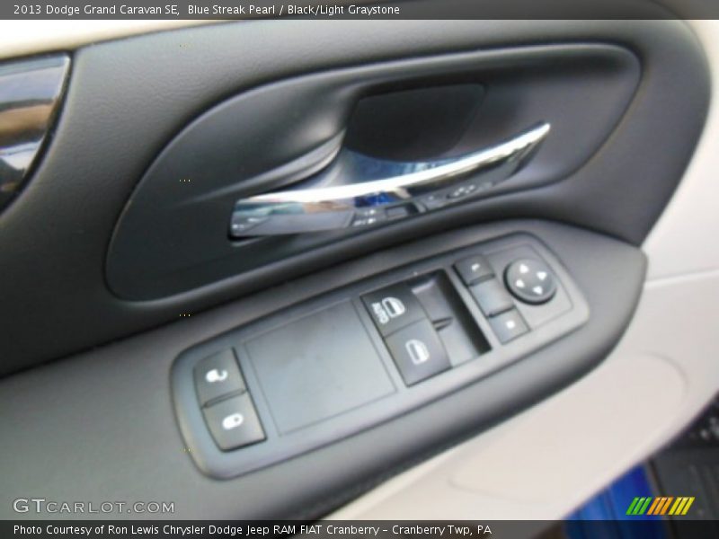 Blue Streak Pearl / Black/Light Graystone 2013 Dodge Grand Caravan SE