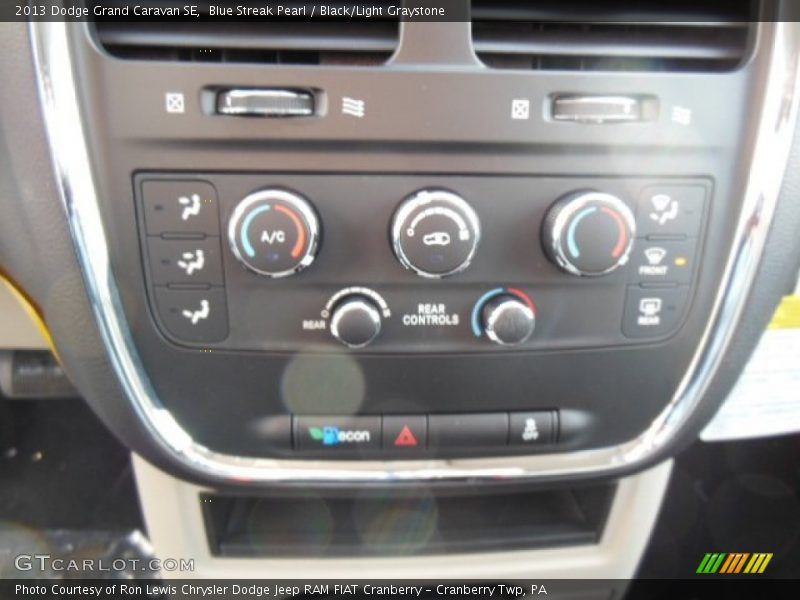 Blue Streak Pearl / Black/Light Graystone 2013 Dodge Grand Caravan SE