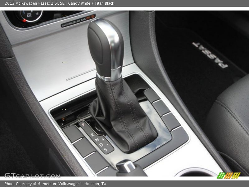 Candy White / Titan Black 2013 Volkswagen Passat 2.5L SE