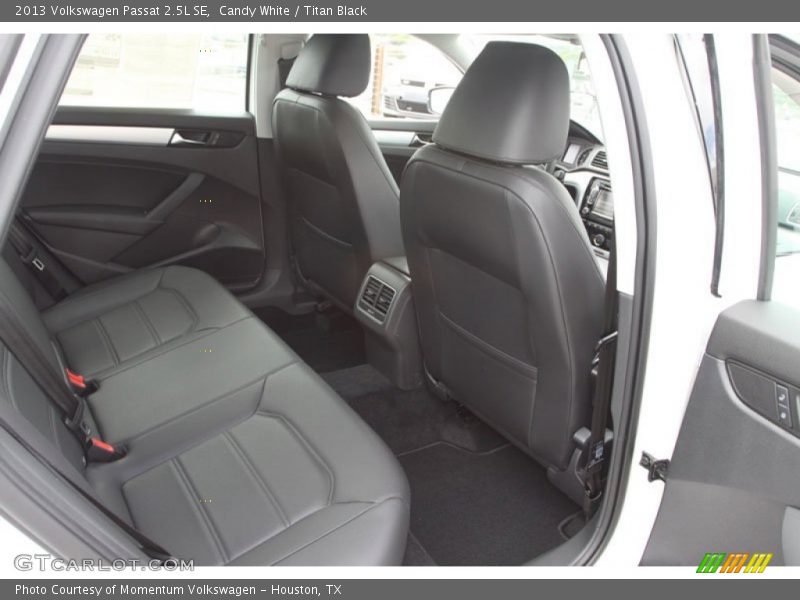 Candy White / Titan Black 2013 Volkswagen Passat 2.5L SE