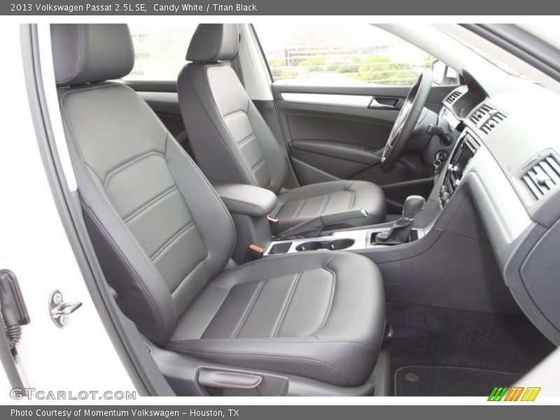 Candy White / Titan Black 2013 Volkswagen Passat 2.5L SE