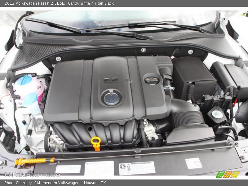 Candy White / Titan Black 2013 Volkswagen Passat 2.5L SE