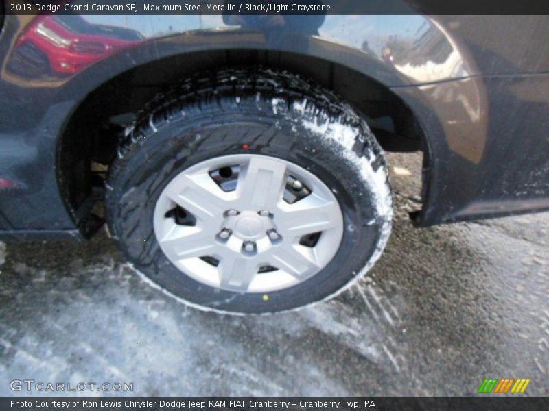 Maximum Steel Metallic / Black/Light Graystone 2013 Dodge Grand Caravan SE