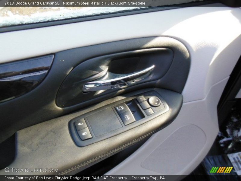 Maximum Steel Metallic / Black/Light Graystone 2013 Dodge Grand Caravan SE