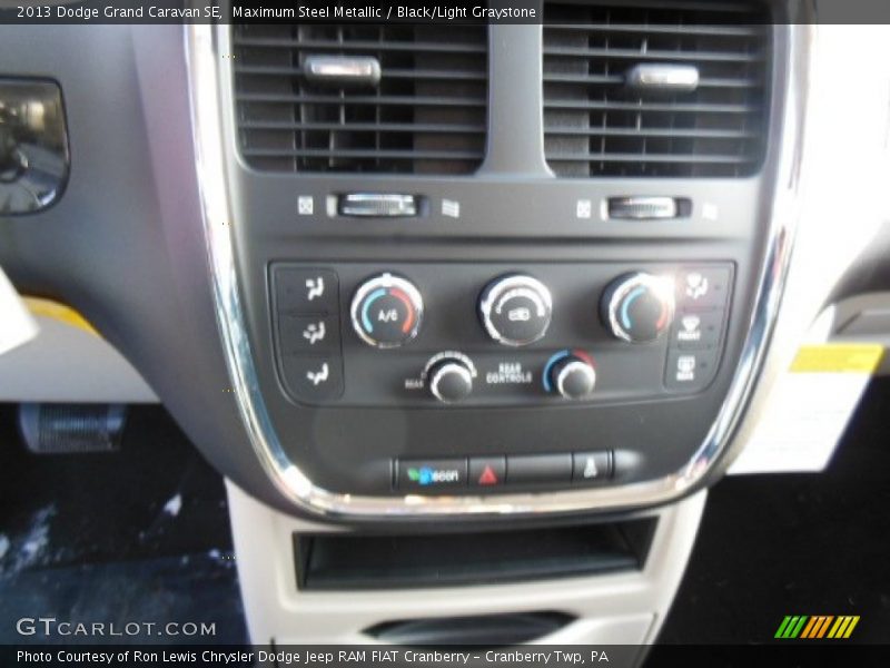 Maximum Steel Metallic / Black/Light Graystone 2013 Dodge Grand Caravan SE