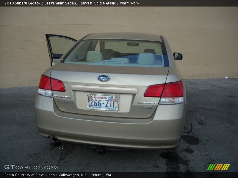 Harvest Gold Metallic / Warm Ivory 2010 Subaru Legacy 2.5i Premium Sedan