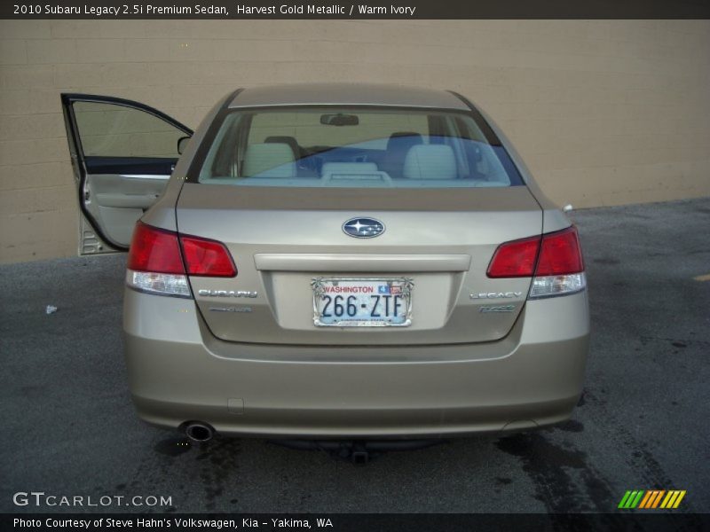 Harvest Gold Metallic / Warm Ivory 2010 Subaru Legacy 2.5i Premium Sedan