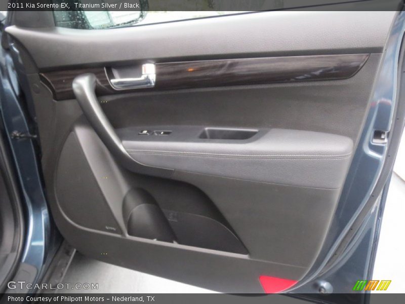Titanium Silver / Black 2011 Kia Sorento EX