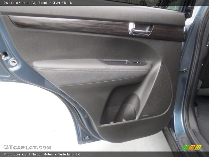 Titanium Silver / Black 2011 Kia Sorento EX