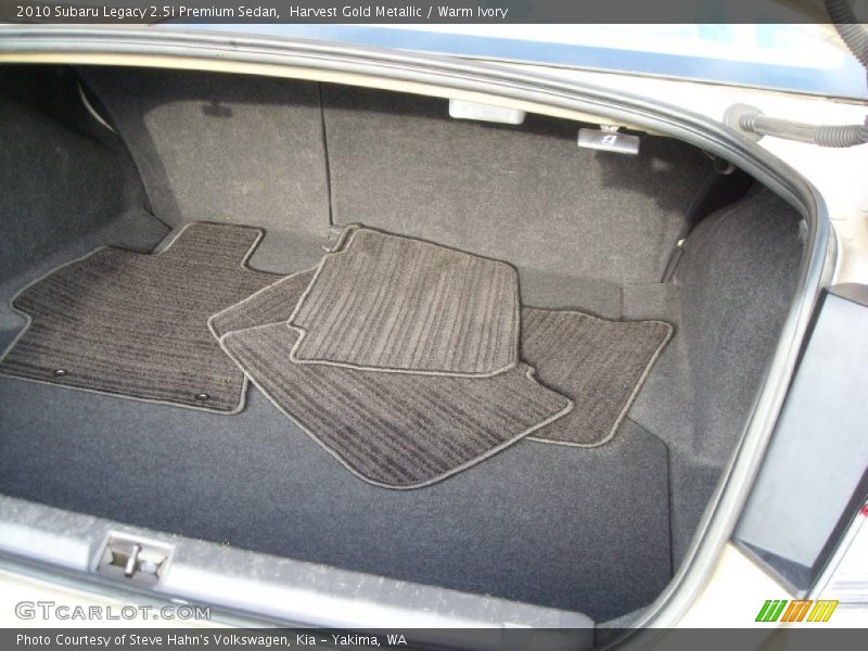 Harvest Gold Metallic / Warm Ivory 2010 Subaru Legacy 2.5i Premium Sedan