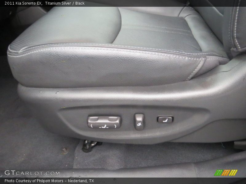 Titanium Silver / Black 2011 Kia Sorento EX