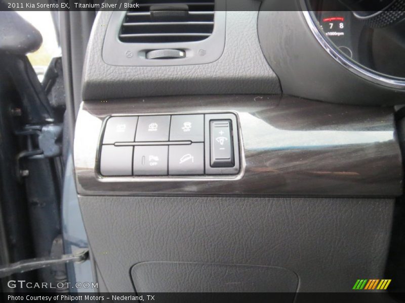Titanium Silver / Black 2011 Kia Sorento EX