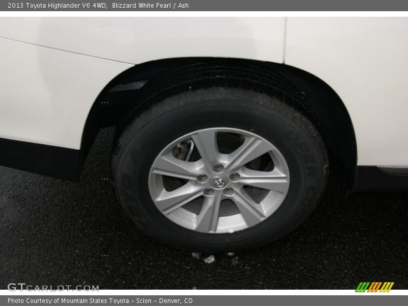 Blizzard White Pearl / Ash 2013 Toyota Highlander V6 4WD