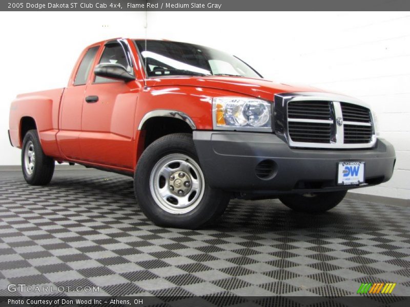 Flame Red / Medium Slate Gray 2005 Dodge Dakota ST Club Cab 4x4
