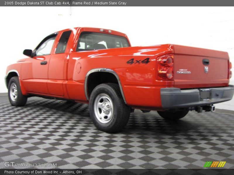 Flame Red / Medium Slate Gray 2005 Dodge Dakota ST Club Cab 4x4