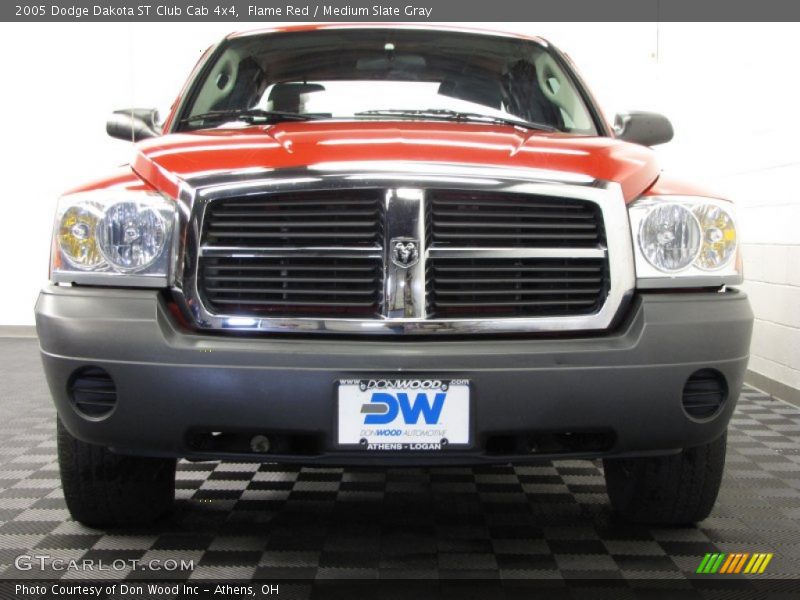 Flame Red / Medium Slate Gray 2005 Dodge Dakota ST Club Cab 4x4
