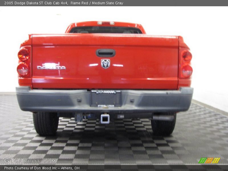 Flame Red / Medium Slate Gray 2005 Dodge Dakota ST Club Cab 4x4