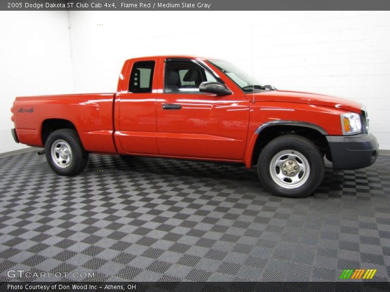 Flame Red / Medium Slate Gray 2005 Dodge Dakota ST Club Cab 4x4