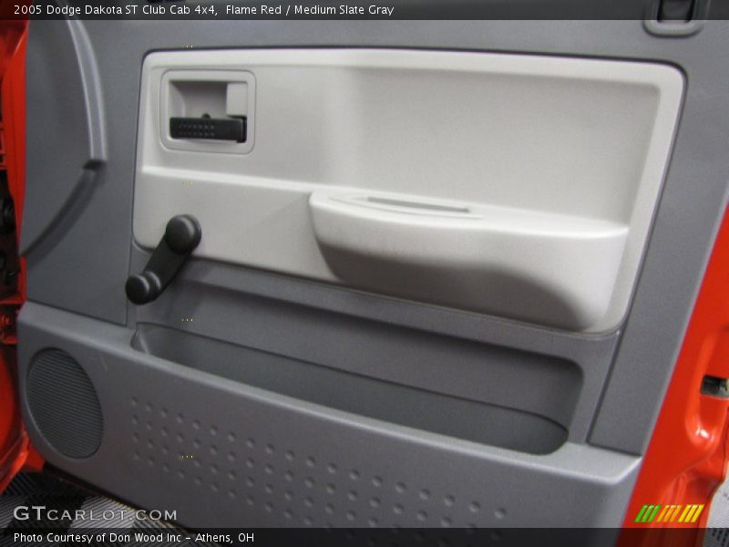 Flame Red / Medium Slate Gray 2005 Dodge Dakota ST Club Cab 4x4