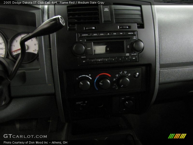 Flame Red / Medium Slate Gray 2005 Dodge Dakota ST Club Cab 4x4
