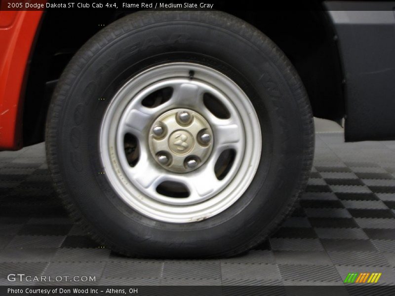 Flame Red / Medium Slate Gray 2005 Dodge Dakota ST Club Cab 4x4