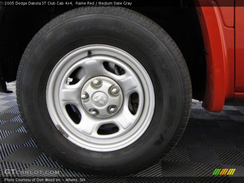 Flame Red / Medium Slate Gray 2005 Dodge Dakota ST Club Cab 4x4