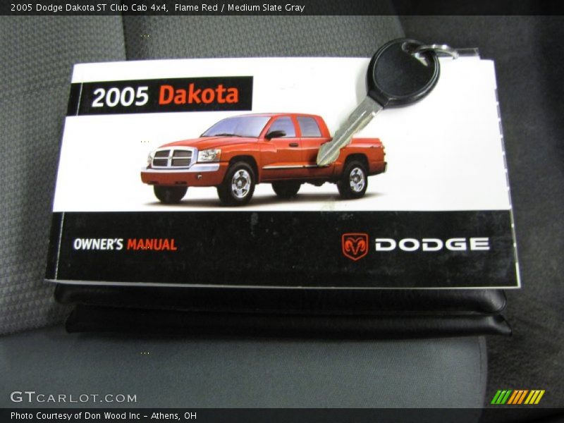 Flame Red / Medium Slate Gray 2005 Dodge Dakota ST Club Cab 4x4
