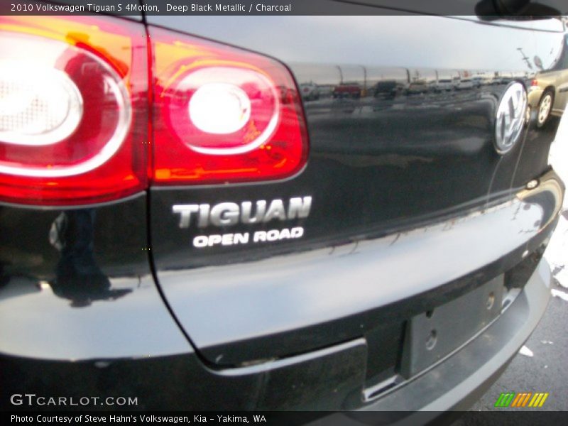 Deep Black Metallic / Charcoal 2010 Volkswagen Tiguan S 4Motion