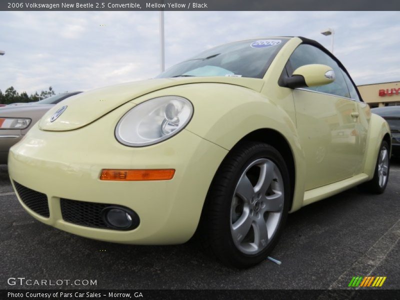 Mellow Yellow / Black 2006 Volkswagen New Beetle 2.5 Convertible