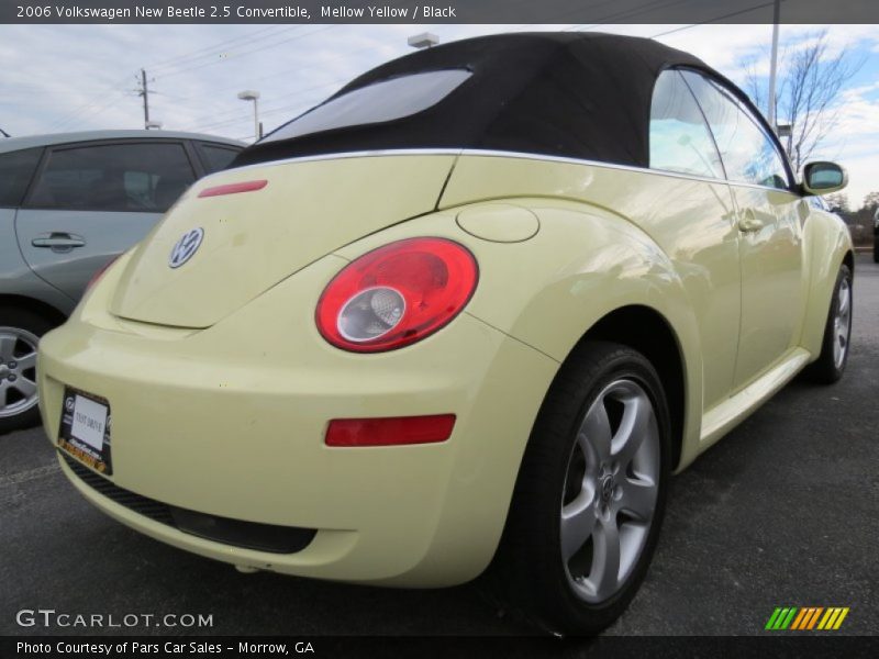 Mellow Yellow / Black 2006 Volkswagen New Beetle 2.5 Convertible