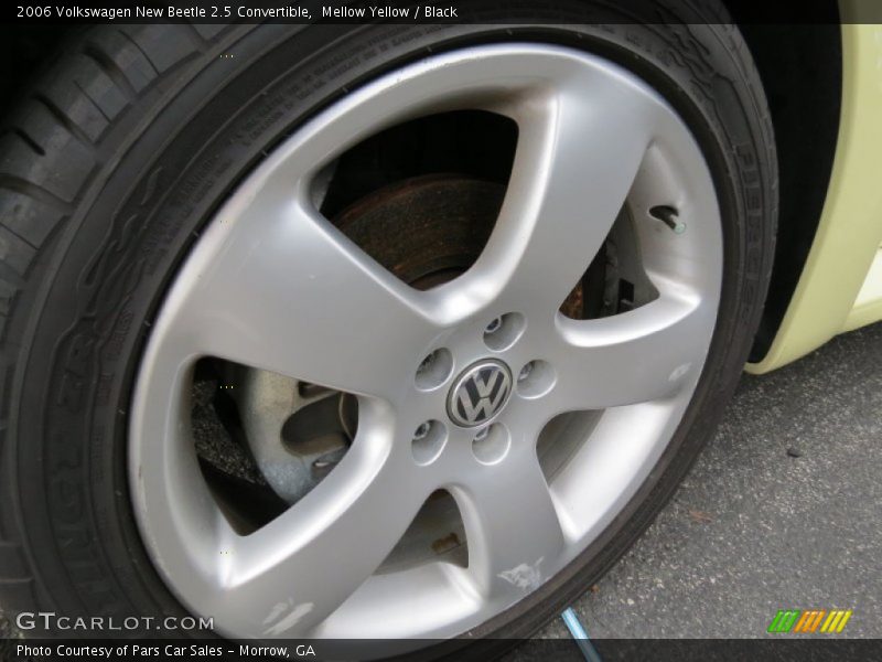 Mellow Yellow / Black 2006 Volkswagen New Beetle 2.5 Convertible
