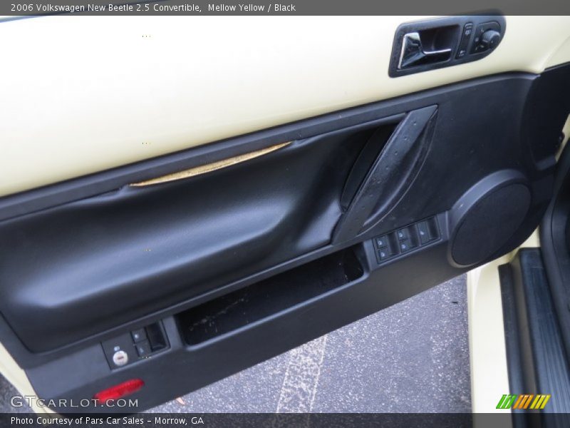 Mellow Yellow / Black 2006 Volkswagen New Beetle 2.5 Convertible