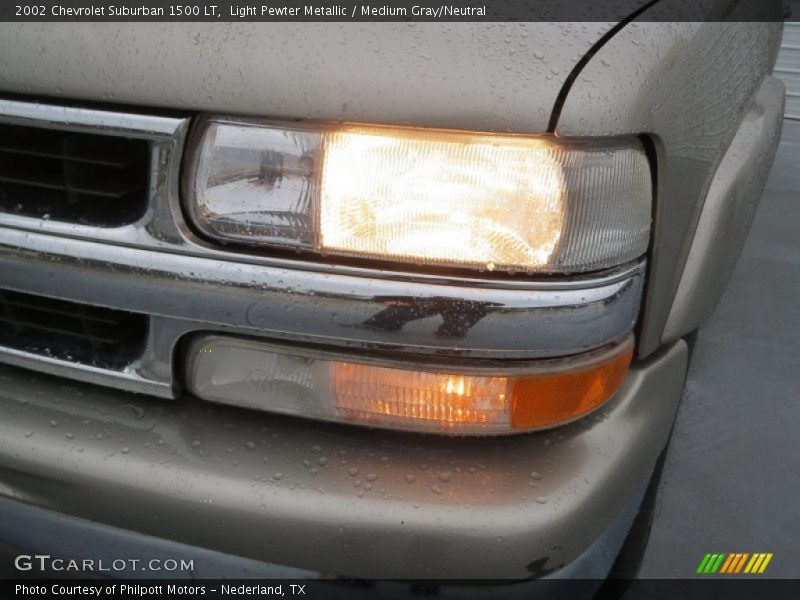 Light Pewter Metallic / Medium Gray/Neutral 2002 Chevrolet Suburban 1500 LT