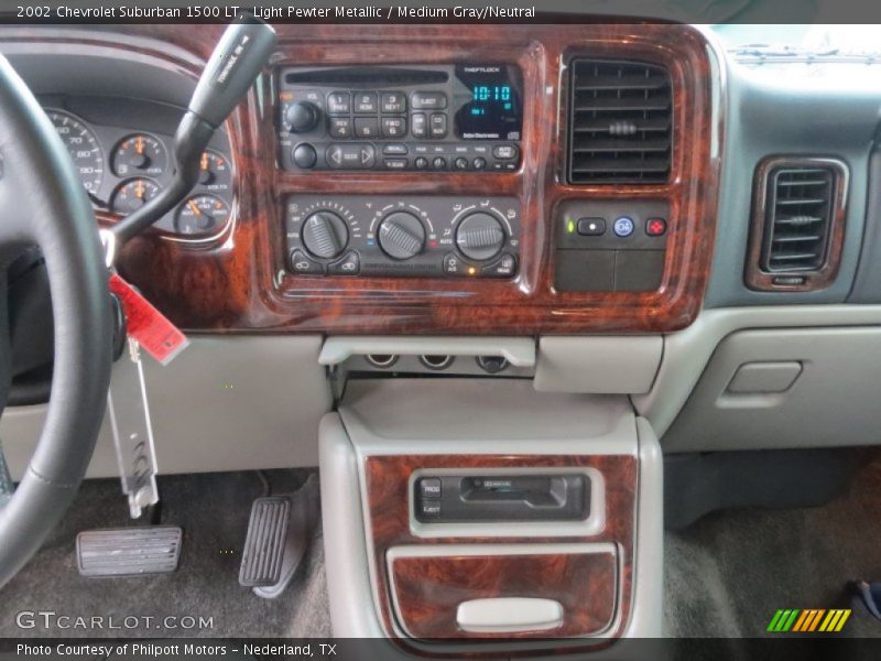 Light Pewter Metallic / Medium Gray/Neutral 2002 Chevrolet Suburban 1500 LT