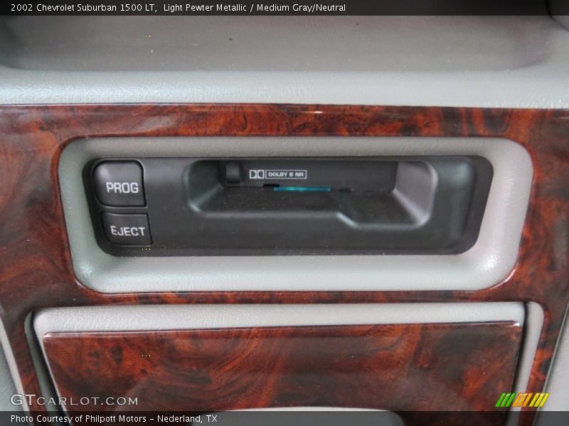 Light Pewter Metallic / Medium Gray/Neutral 2002 Chevrolet Suburban 1500 LT