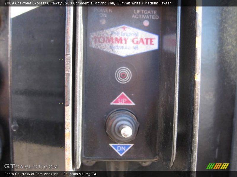 Summit White / Medium Pewter 2009 Chevrolet Express Cutaway 3500 Commercial Moving Van