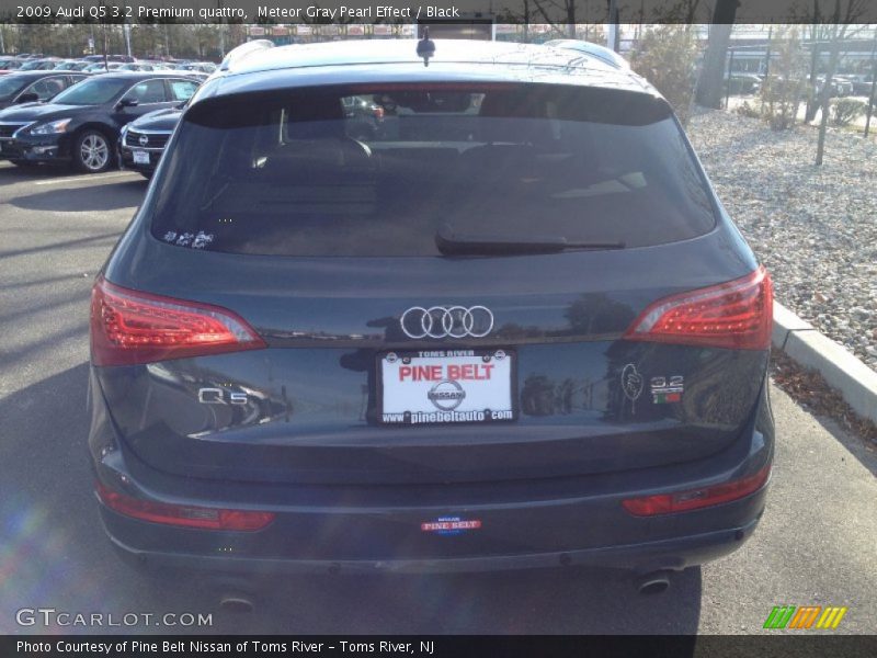 Meteor Gray Pearl Effect / Black 2009 Audi Q5 3.2 Premium quattro