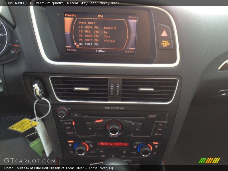 Meteor Gray Pearl Effect / Black 2009 Audi Q5 3.2 Premium quattro