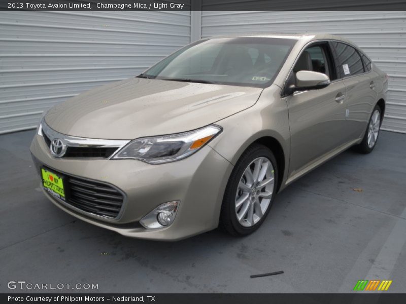 Front 3/4 View of 2013 Avalon Limited
