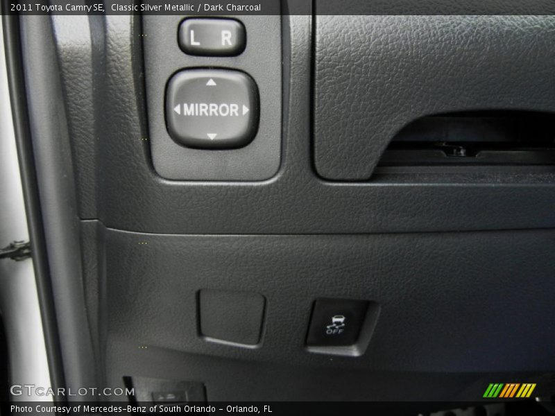 Classic Silver Metallic / Dark Charcoal 2011 Toyota Camry SE