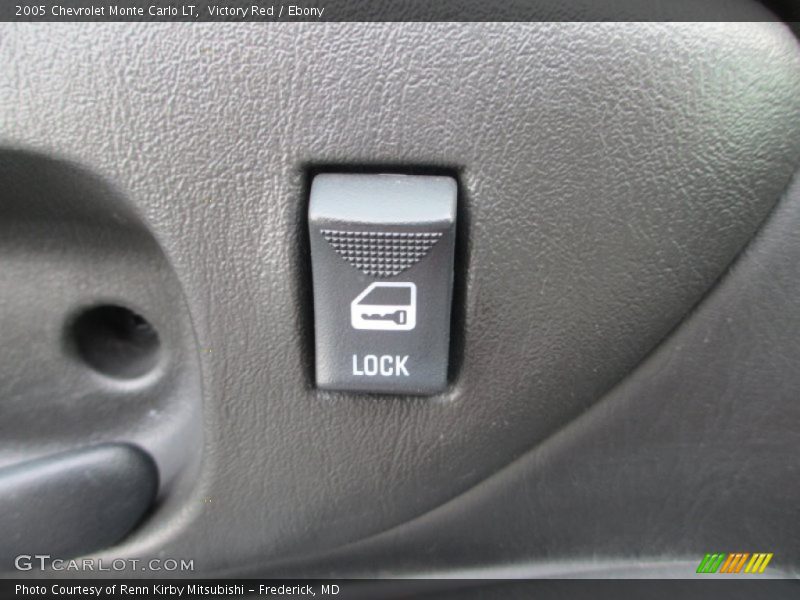 Victory Red / Ebony 2005 Chevrolet Monte Carlo LT